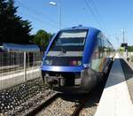 der  Blauwal  beim Halt in Bantzenheim/Elsaß auf der grenzüberschreitenden Bahnlinie zwischen Neuenburg am Rhein und Mühlhausen (Mulhouse), Juli 2018