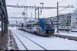 SNCF X 73754 und ein Schwesterfahrzeug erreichen am 5. Dezember 2020 um 15:59 Uhr pünktlich als einziger an diesem Tag aus Besançon herkommender Zug den Bahnhof La Chaux-de-Fonds, welchen sie eine Stunde später wieder in der Gegenrichtung verlassen werden.