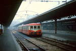 Mit passendem Beiwagen im Schlepp verlässt  Picasso  X 3807 an einem Apriltag 1984 den Gare de l'Est in Paris