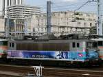 Die Lok  BB-8593 gehrt zum Geschftsbereich(Action)Nahverkehr in der Ile-de-France. Dieser hat die Kennung  8  und die Lok trgt daher auch um die Action ergnzte Nummer 808593.

Paris-Montparnasse, 26.06.2007