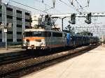 9613 mit Regionalzug Livron-Avignon auf Bahnhof Avignon am 6-6-1996.