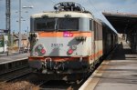 Zweisystemlok BB 25675 der SNCF schiebt einen TER (hier bei der Ankunft im Bhf Dunkerque, Juli 2011).