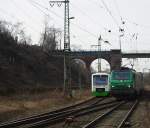 Whrend VT 013 der EB auf den nchsten Einsatz wartet, kuschelt sich FRET 437026 mit der  blauen Wand  in Richtung Osten vorbei. Aufgenommen am 12.03.2011 in Eichenberg.