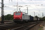 E37 510 von CB Rail kommt mit einem gemischten Gterzug aus Richtung Kln-Kalk und fhrt durch Kln-Gremberg nach Koblenz bei Sommerwetter.