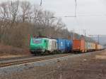 Whrend ein Containerzug in Richtung Norden rollt, kommt 437 023 schon mit der blauen Wand in Richtung Sden daher. Aufgenommen am B Eltmannshausen/Oberhone am 21.02.2012.