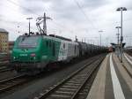 437 029 von Akiem  FRET  steht am 19. April 2013 mit einem Kesselzug im Bahnhof Bamberg.