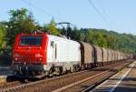 Die Prima E 37 520 der CB Rail zieht einem Gterzug am 05.09.2013 bei Leubsdorf/Rhein in Richtung Norden.