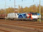 E 37 521 und 185-CL 002 mit Mannesmann Beklebung von Captrain sonnen sich in der Nachmittagssonne am 8.11.14 in Düsseldorf Rath.