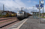 Am 24.04.2016 waren wir mit einem Fernsehteam des Saarländischen Rundfunks mit dem ÖPNV im Saarland unterwegs. Beim Warten in Bous Saar auf die nächste Regionalbahn donnerte Akiem 37002 mit dem  Suppenzug  Dillingen/Hochofen - Völklingen/Saarstahl an uns vorbei. Bahnstrecke 3230 Saarbrücken - Karthaus 