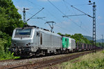 Akiem 37028 und 37044 vor Güterzug mit Rungenwagen durch Bonn-Beuel - 09.06.2016