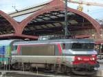BB 15023 hat den Schnellzug Teoz-1605 aus Paris-Est nach Straburg
(an 17:53 Uhr) geschleppt.

Bis zur Inbetriebnahme des TGV Est im Sommer 2007 bedient die Reihe BB 15000 den hochwertigen Reiseverkehr in dieser Relation.

03.03.2007 Strasbourg
