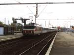 15009 mit Regionalzug 1608 Strassbourg-Paris Est auf Bahnhof Sarrebourg am 28-10-1996.