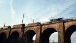 Frankreich, Meuse, ein SNCF  Bgeleisen  des Typs CC-14100,bei Montmdy, auf dem Viadukt von Thonnes-les-Prs mit einem Gterzug, Scan eines Dias aus dem Jahr 1976