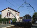 Elektrotriebwagen Z 7303,  Typ Z2 fr Gleichstrombetrieb,   unter alter Portaloberleitung im Bahnhof Le Teich (bei Arcachon).