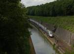 Ein TGV POS fhrt am Rhein-Marne-Kanal, zwischen Reding & Arzviller, seinem nchsten Halt Strasbourg entgegen. 18.07.2012