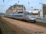 Dieser TGV steht am Nachmittag des 13.04.07 noch fr lngere Zeit im Bahnhof von Valenciennes, bevor er die Rckreise nach Paris antritt.