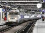 Ein TGV steht im Bahnhof von Bruxelles Midi zur Abfahrt nach Paris Nord bereit.