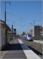 Der TGV 6501  Paris-Alpes  von Paris Gare de Lyon (ab 7:11) nach Evian-les-Bains (an 11:21) erreicht den Bahnhof Thonon-les-Bains. Der TGV 287 wird von Triebköpfen 93 87 0029 173-6 an der Spitze und 93 87 0029 174-4 am Schluss befördert.
23. März 2019