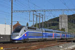 TGV 4724 durchfährt den Bahnhof Sissach.