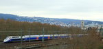 Der TGV Duplex 4722 verläßt am 01.04.2016 den Stuttgarter Hauptbahnhof in Richtung Paris