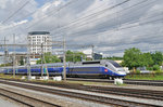 TGV 4728 durchfährt den Bahnhof Pratteln.