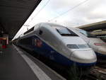Hier steht ein TGV Duplex (Nr.: 807) im Bahnhof Paris Gare de Lyon.