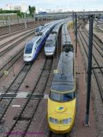 Der Post TGV-951 zeigt hier seine gelbe Front.
Links daneben sind ein TGV-PSE und zwei TGV-Duplex zu sehen.

Paris-Conflans 06.05.2009 