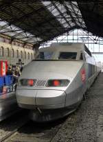 TGV 5148 von Lyon-Part-Dieu nach Nizza hat den Kopfbahnhof Marseille-St-Charles erreicht. Nach zwlf Minuten Aufenthalt geht es pnktlich weiter Richtung Osten. 8.9.2011