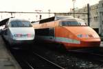 TGV Atlantique auf Bahnhof Avignon am 8-6-1996. Bild und scan: Date Jan de Vries.