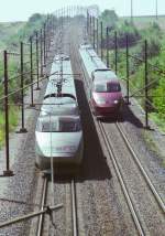 Diese beiden TGVs der ersten Generation (1984 ...) haben unmittelbar vor dem Abzweig Dijon auf der  alten  Sd-Strecke eine Relativgescwindigtkeit von ber 500 km/h.