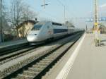 Einfahrt des(diesmal pnklichen)TGV Lyria Paris-Chur in den Bhf.Landquart.16.02.08