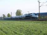 Der Rekordzug TGV POS 4402 als regulre Garnitur auf dem Weg von Mnchen nach Paris bei Offingen, 22.04.2009