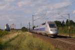 SNCF 4404 als TGV9552 von Frankfurt(Main)Hbf nach Paris Est bei der Durchfahrt durch Riedstadt-Wolfskehlen am 10.08.11