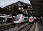 Während der SBB RABe 503 nach Venezia in Lausanne eintrifft, verbreitet der TGV Lyria sportliche Werbung.
Lausanne, den 8. Juni 2016