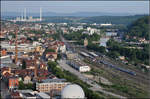 Zersiedeltes Neckartal -

... und ein TGV. Blick über den Bahnhof Esslingen ins Neckartal bis zur Schwäbischen Alb.

22.05.2011 (J)