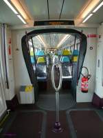 Innenansicht des Tram-Train-Triebzuges SNCF-U53534+U53533=TT117 (Typ Alstom Citadis Dualis).
 
2014-07-19 Châteaubriant