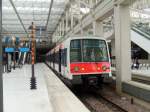 Ein Zug der RER am Bahnhof Paris CDG am 19.6.2008