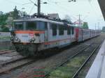 Ein Wendezug mit BB16666 im Bahnhof Saverne, der 2007 umgebaut wurde. Solche Wendezge verkehren auch hier auf der Vogesenstrecke im Regionalverkehr.

06.05.2007 Saverne