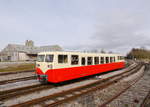 Dieseltriebwagen CFBS-X212 unterwegs als CFBS-Zug Le-Crotoy10:10-Noyelles-sur-Mer10:35-St.Valery-Port10:55.
Der Triebwagen wurde von Verney 1950 gebaut und war früher auf den Meterspurnetzen PO-Corrèze und Blanc-Argent(SNCF) im Einsatz.
Die Chemin-de-Fer-de-la-Baie-de-Somme (CFBS) ist eine meterspurige Museumseisenbahn in Nordfrankreich an der Mündung der Somme in den Atlantik.
Noyelles-sur-Mer (Zoom vom Bahnsteig)
26.03.2016