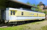 Postwagen der Französischen Staatsbahn, abgestellt auf dem Bahnhof Volgelsheim im Elsaß, Mai 2013