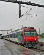 Ein SBB RBDe 562 beim Halt in St-Louis.