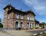Bahnhof Volgelsheim im Elsa, wurde 1880 erbaut im Wilhelminischen Stil, liegt an  der 1878 in Betrieb genommenen Strecke zwischen Colmar und Freiburg/Breisgau, seit 1993 Eigentum der Gemeinde und Ausgangspunkt fr die Museumsbahn  Ried-Express , Mai 2013