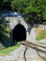 Frankreich, Languedoc, Gard,  Train à vapeur des Cévennes  von Anduze nach Saint-Jean-du-Gard. Tunnel in der Ausfahrt aus Anduze. 07.08.2014. http://www.trainavapeur.com/