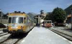 Digne im Juli 1982: Ein Triebzug der SNCF (Normalspur) und ein Aurorail / Schienenbustriebwagen der Chemins de fer de Provence (Meterspur) halten im SNCF-Bahnhof Digne.