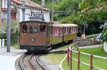 Einfahrt in die Tatstation der  Chemin de Fer de la Rhune  (oder auch als  Train de la Rhune  oder als  Petit train de la Rhune  bezeichnet) am 26.06.2017