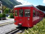 F - Mer de Glace - Triebzug Nr. 51   Petit Train Rouge   warten im Bahnhof von Chamonix am 23.05.2010