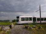 Attention aux trains: Talfahrt des Beh2/6 4.

Seit Mai 2012 fährt die neuerbaute Zahnradbahn Panoramique des Dômes zum Gipfel des Puy de Dôme.
Die 5,3 Kilometer lange Strecke führt von der Talstation (Maison de Site) zur Gipfelstation (Gare de Sommet) auf 1406 Meter Höhe. Die meterspurige Strecke hat Y-Stahlschwellen und eine Zahnstange nach System Strub. Die vier Triebwagen Beh 2/6 (Typ GTW) wurden von der Firma Stadler in der Schweiz gebaut.

Der 1465 Meter hohe Puy de Dôme ist ein Vulkangipfel, der die zu seinem Fuße liegende Großstadt Clermont-Ferrand um gut 1000 Meter überragt.


2014-07-26 Puy de Dôme
 