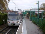 Métro TCL-208 an der oberen Endstation Cuire der Linie C. Hier ist die Linie im Adhäsionsbetrieb unterwegs.
Die Linie C der Lyoner Métro ist eine Zahnradbahn System Roll. Die Strecke wird im gemischten Zahnrad/Adhäsionsbetrieb befahren. Die sehr steile Strecke mit einer maximalen Steigung von 17,3 % geht ursprünglich auf eine Standseilbahn zurück. 2016-11-14 Caluire-et-Cuire Cuire