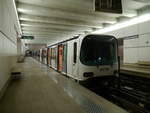 Der vierteilige Métro-Zug RTM-MB26+NB13+RB13+MB25 in der Endstation  La-Fourragère der Ligne M1. (Zugtyp: MPM76, Hersteller: Alsthom, Indienststellung:1977). 2016-11-15 Marseille La-Fourragère 