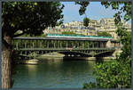 Auf der Brücke  Pont de Bir-Hakeim  überquert die Metrolinie 6 die Seine in Paris.